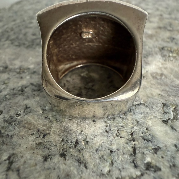 Elegant Mother of Pearl Sterling Silver Ring - Picture 6 of 13